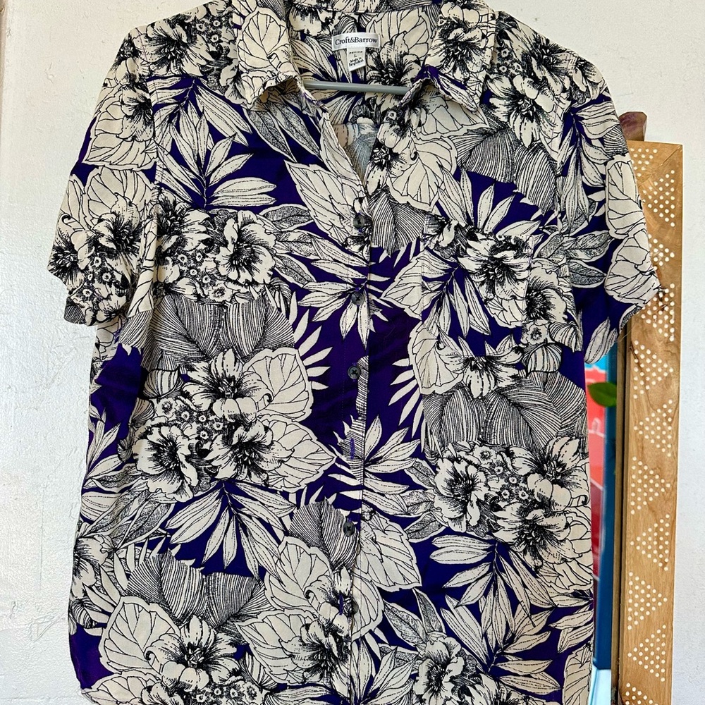 Woman's Hawaiian shirt 🌺